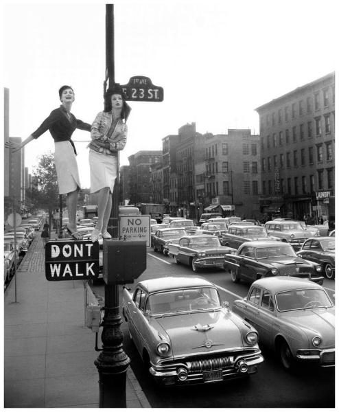 Уильям Хэлбёрн: модный глянец 1950-60-х… на фоне авто.

Больше..2