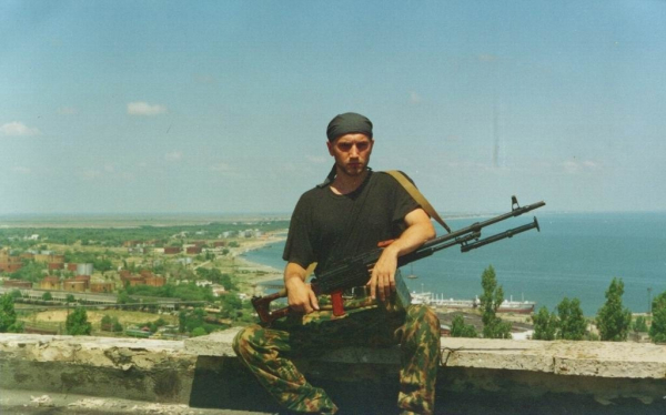 Захар Прилепин в Дагестане, 1999 год.

..0