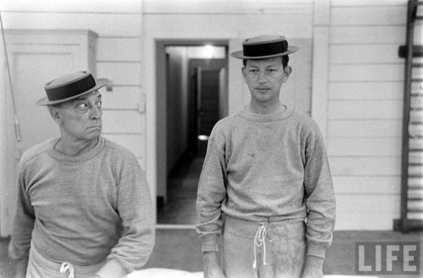 Бастер Китон вместе со своим коллегой Дональдом О'коннором..0