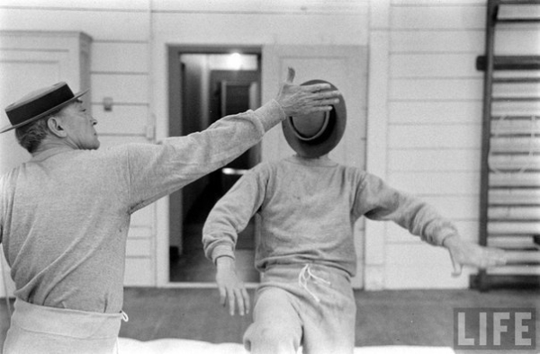 Бастер Китон вместе со своим коллегой Дональдом О'коннором..3