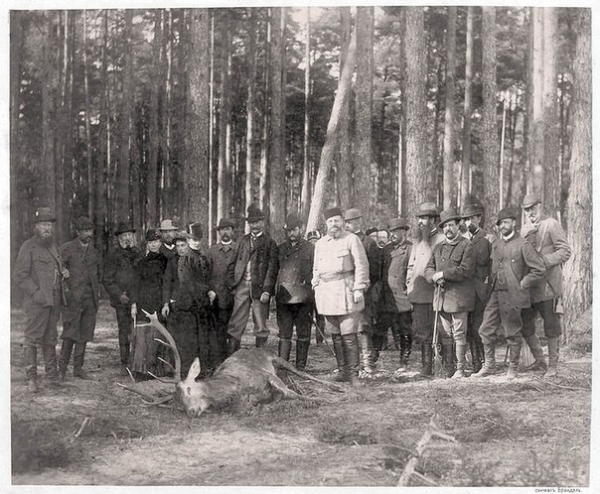 Императоръ Александръ III на охотѣ. Конецъ XIX вѣка.

Больше..0