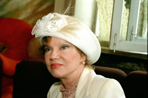 Людмила Гурченко.

..9