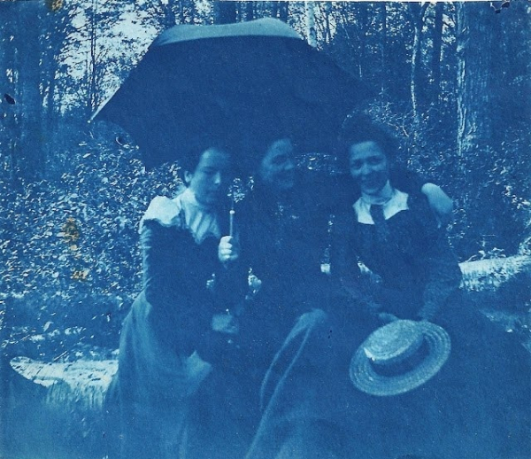 Повседневная жизнь до 1900 годов на фотографиях с синеватым..2