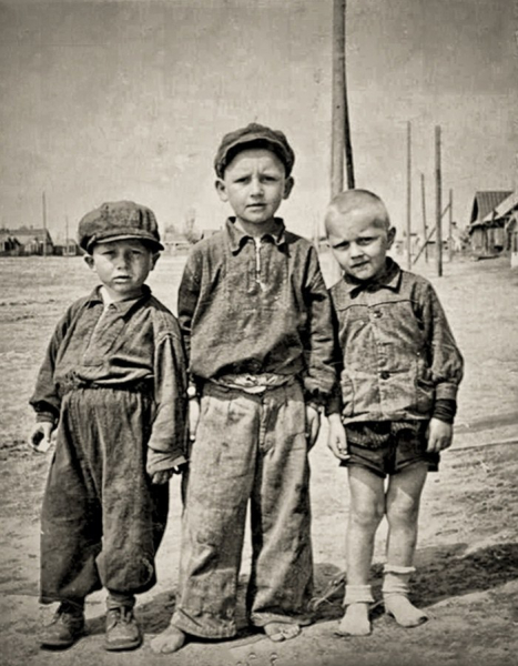 Шпанята, Рыбацкое село в низовьях Волги, СССР, 1973 год.

Иван..0