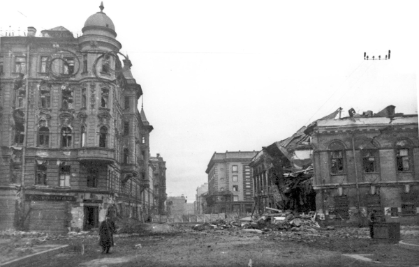 Суворовский проспект, Санкт-Петербург, ноябрь 1941 год.

Насколько..0
