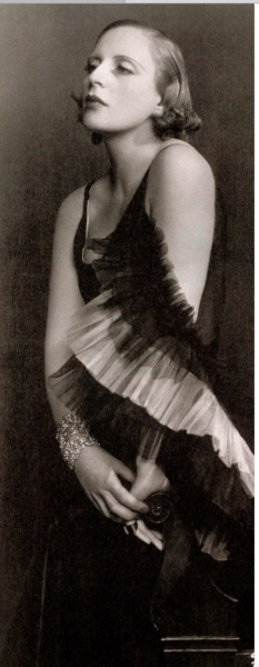 Тамара де Лемпицка.

Родилась в Варшаве. Отец, Борис Гурвич-Гурски..0