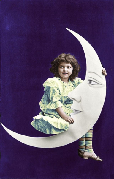 Винтажные фотографии людей на картонном полумесяце.

Больше..1