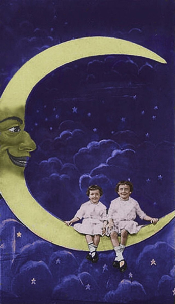 Винтажные фотографии людей на картонном полумесяце.

Больше..5