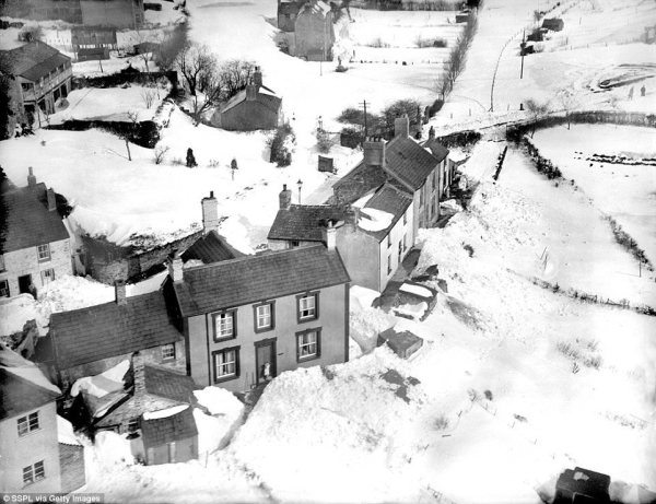 Зима в Великобритании на винтажных фотографиях 1900-1960 гг.

Больше..3