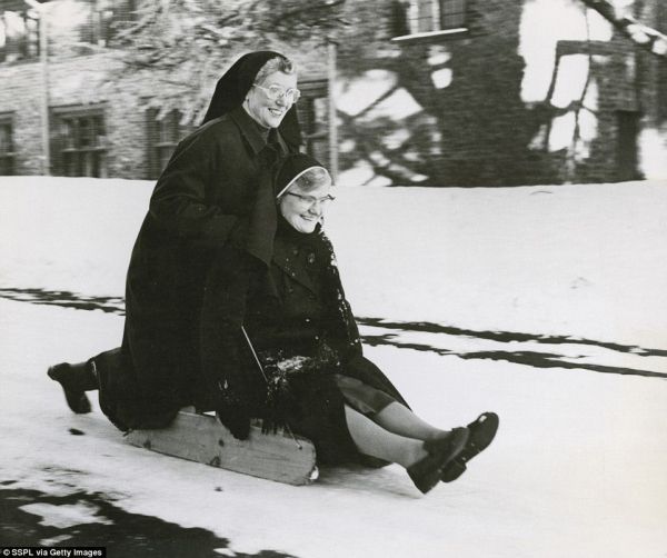 Зима в Великобритании на винтажных фотографиях 1900-1960 гг.

Больше..0