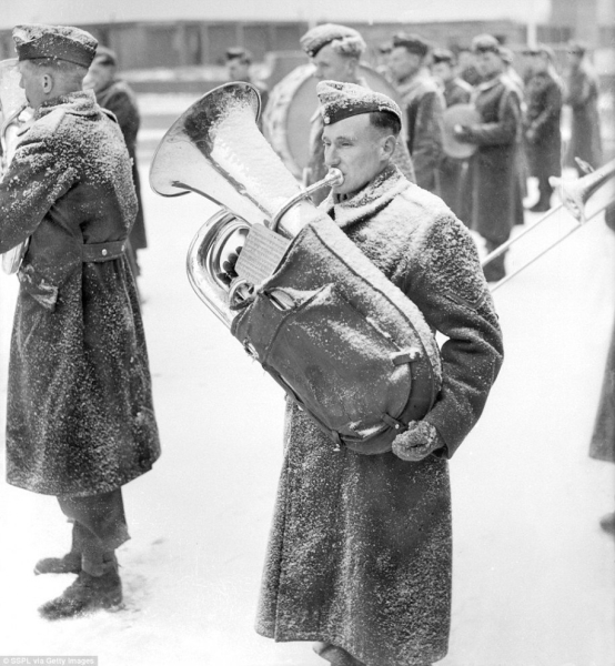 Зима в Великобритании на винтажных фотографиях 1900-1960 гг.

Больше..8
