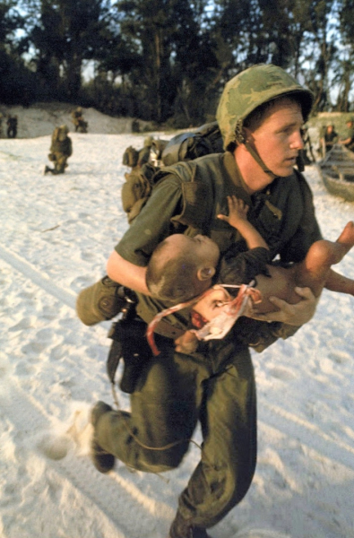 Американские военные во Вьетнаме, 1965 год.
Фотограф: Paul..5