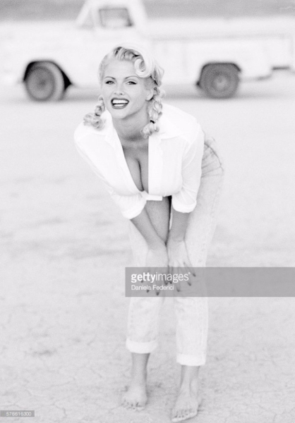 Анна Николь Смит.

..0