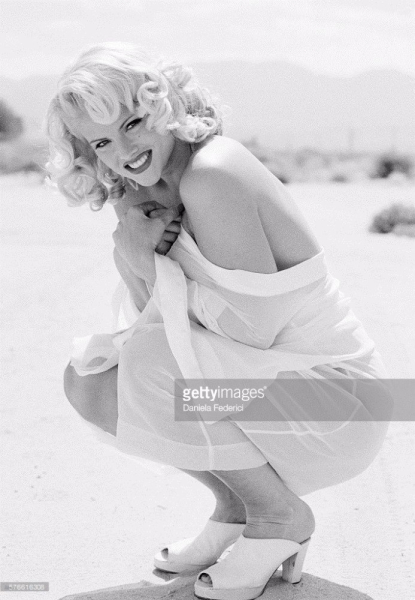 Анна Николь Смит.

..1