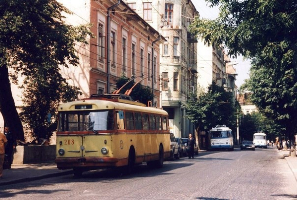 Ярослав Веселы, Ааре Оландер.

Черновцы, 1998 год.

Больше..5