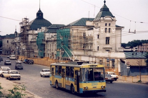 Ярослав Веселы, Ааре Оландер.

Черновцы, 1998 год.

Больше..1