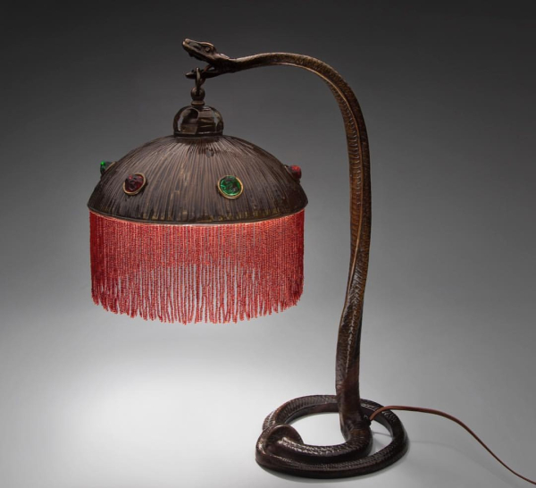 Лампа в форме змеи, Вена, Австрия, 1900 год.

Больше исторических..0