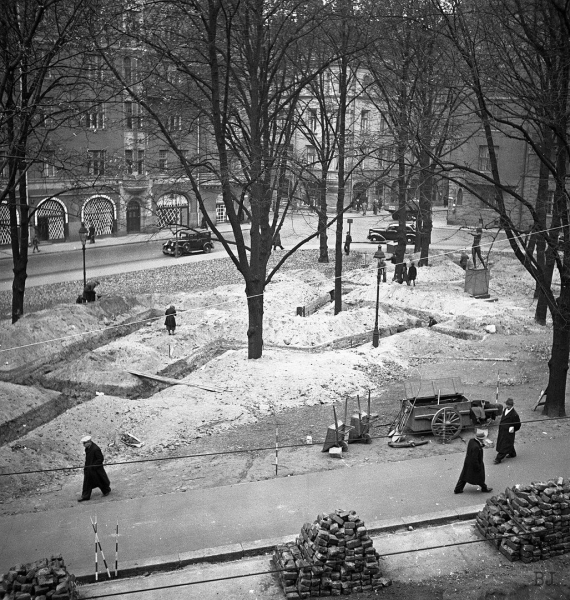 Окопы для укрытия населения в случае советского авианалета,..0