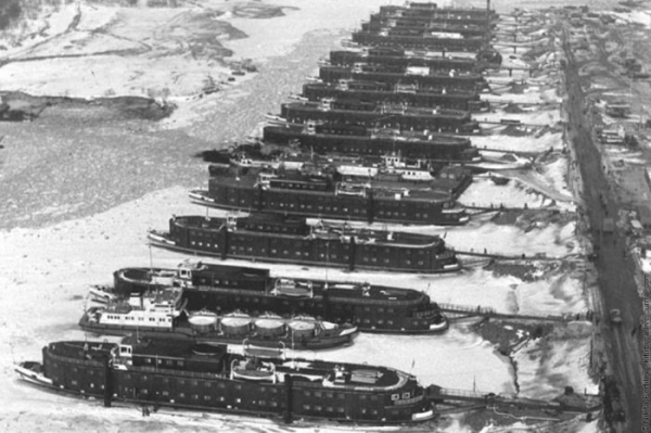 Плавучий вахтовый поселок «Белый пароход», стоянка Страхолесье,..0