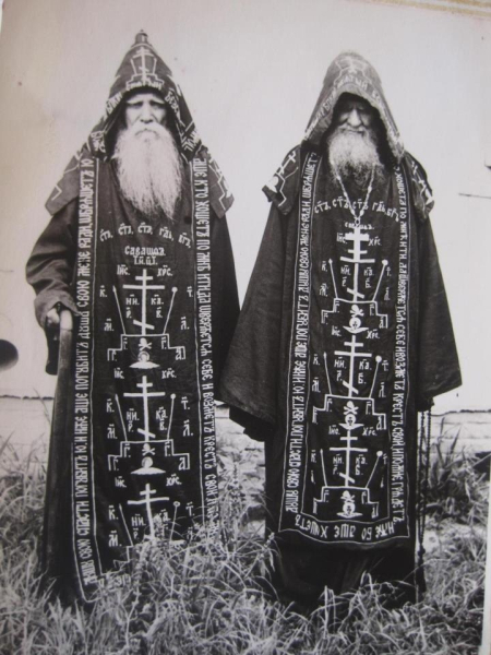 Русские монахи в Харбине. Китай 1930-е

..0