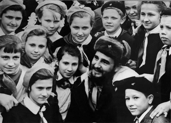 Самые яркие моменты путешествия Фиделя Кастро по СССР.

Больше..0