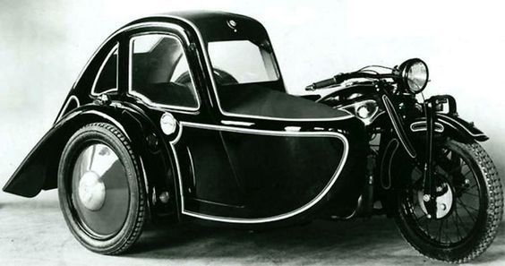 The 1929 BMW model R11.

..0