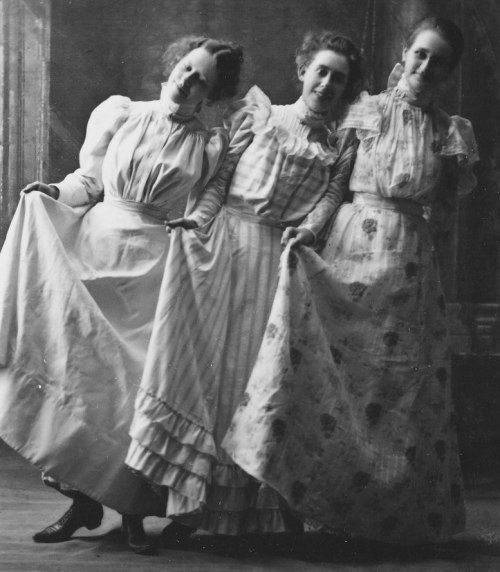 Три сестрицы, Канзас, 1898 год.

..1