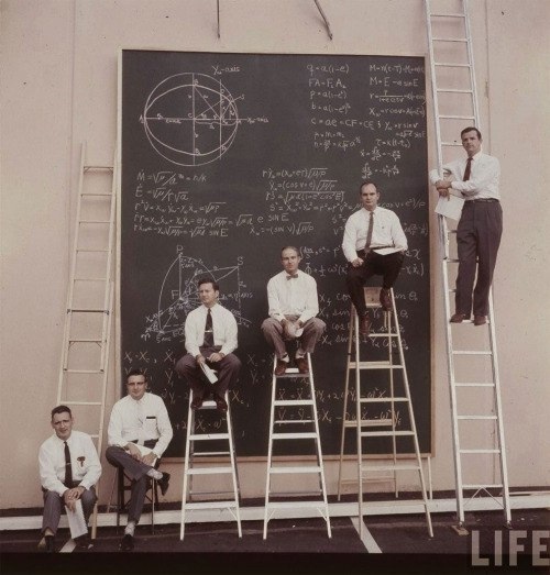 Ученые НАСА и их знаменитая доска для вычислений, 1961 год.

Больше..1