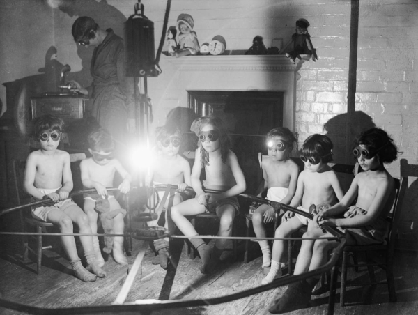 Ультрафиолетовая терапия, 1931 год.

..0