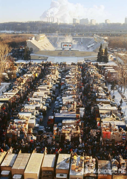 Вещевой рынок, Москва, 1990–е.

..0