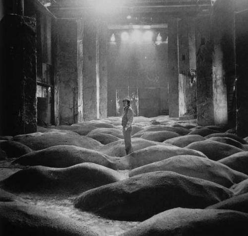 Андрей Тарковский на съёмках Сталкера, 1979 год.

Больше..0