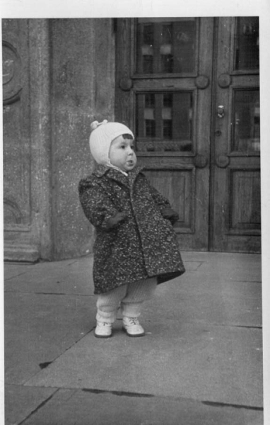 Девчушка в 1956 году.

..0