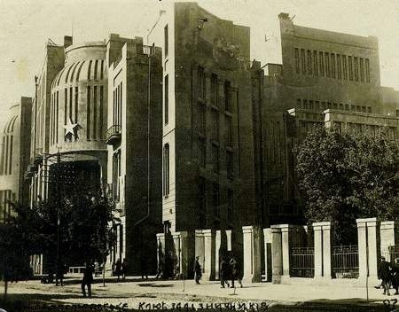 ДК Железнодорожников, Днепропетровск, 1930–е.

Через 39 лет после..0