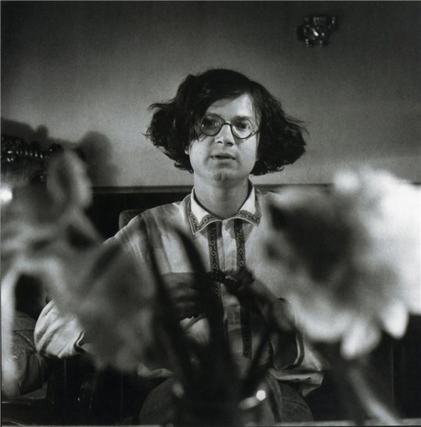 Эдуард Савенко (Лимонов) в вышиванке.

..0