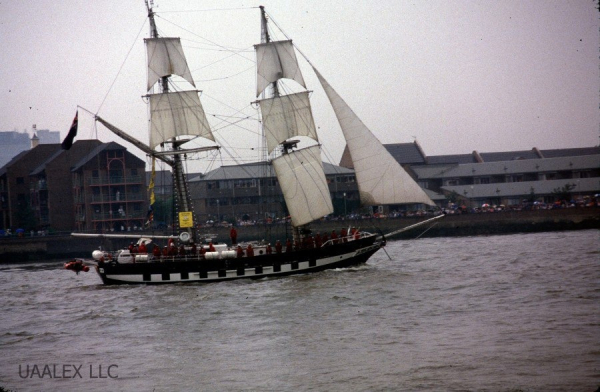 Гонка парусников Катти Сарк. Лондон, 1989 год. 

Четырехмачтовый..5