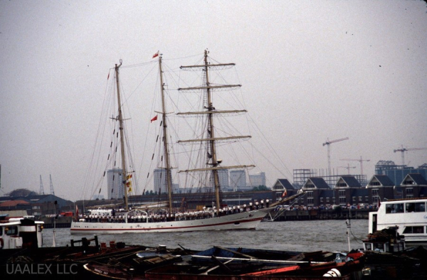 Гонка парусников Катти Сарк. Лондон, 1989 год. 

Четырехмачтовый..9