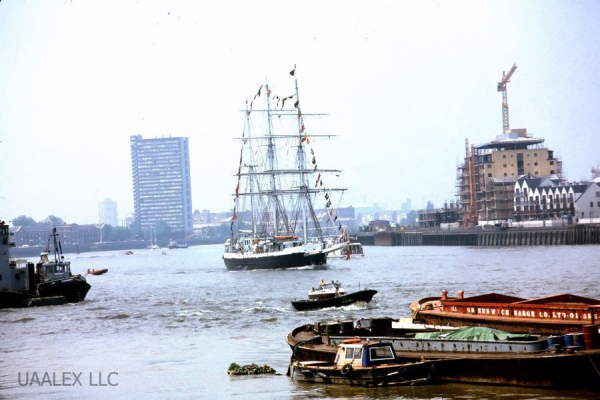 Гонка парусников Катти Сарк. Лондон, 1989 год. 

Четырехмачтовый..6