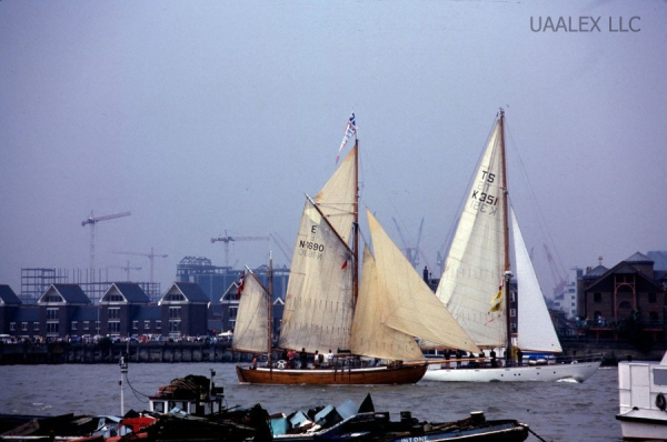Гонка парусников Катти Сарк. Лондон, 1989 год. 

Четырехмачтовый..4