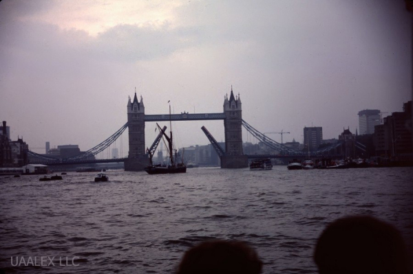 Гонка парусников Катти Сарк. Лондон, 1989 год. 

Четырехмачтовый..3