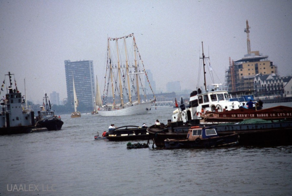 Гонка парусников Катти Сарк. Лондон, 1989 год. 

Четырехмачтовый..7