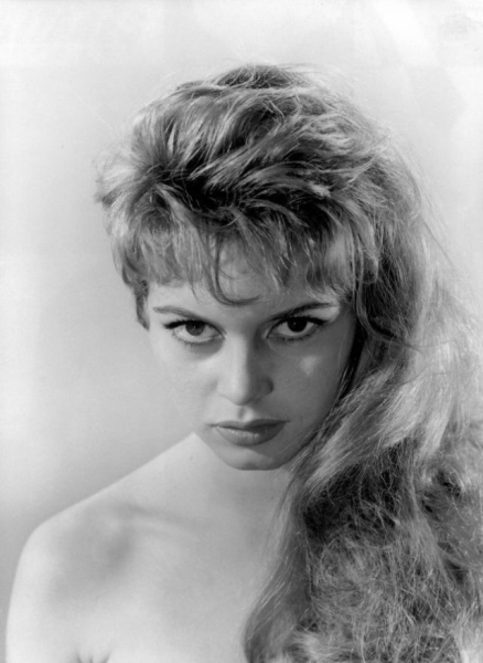 Юная Брижит Бардо.

..6