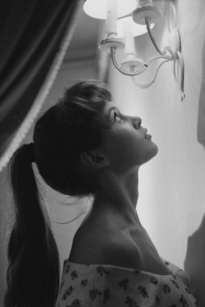 Юная Брижит Бардо.

..3