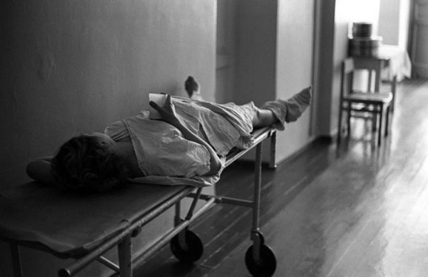 «Коридор роддома. Кефир после родов», 1-й клинический роддом,..0