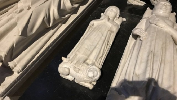 Король в утробе.
На начало XIV века пришелся самый необычный..0