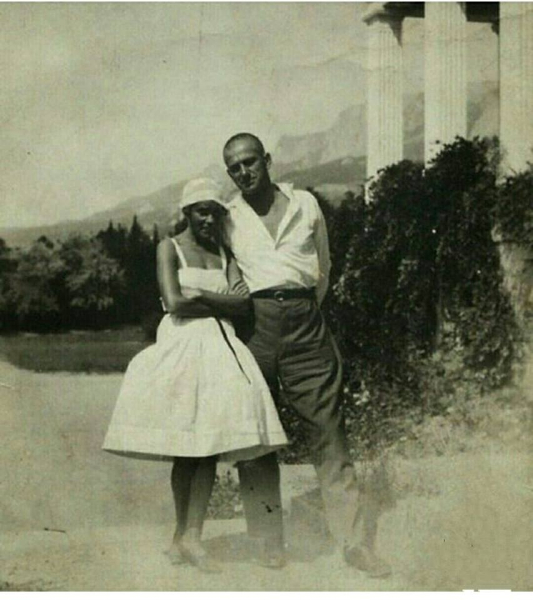 ЛИЛЯ БРИК. РЫЖАЯ БЕСТИЯ.

..0