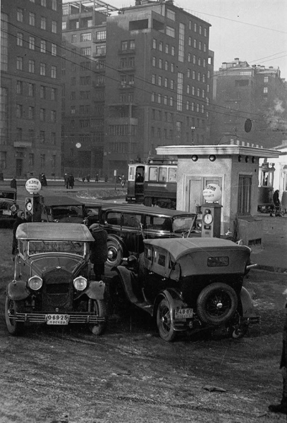 Московская бензоколонка. Начало 1930-х . Фото Евзерихина. 

Больше..0