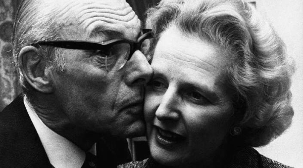 Муж Маргарет Тэтчер.
«Железная леди», «тигрица, окруженная..0