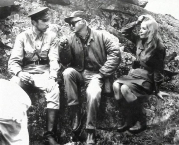 На съёмках фильма «А зори здесь тихие». СССР. 1972 г.

Больше..0