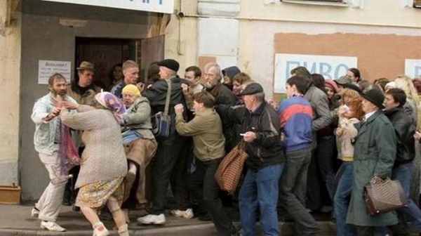 Очередь за пивом дружелюбно обсуждает, какой из 50 сортов..0