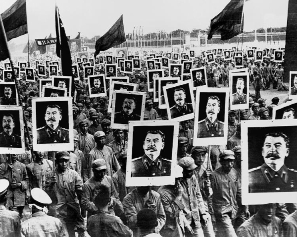 Праздничная демонстрация в честь 3-й годовщины провозглашения..0